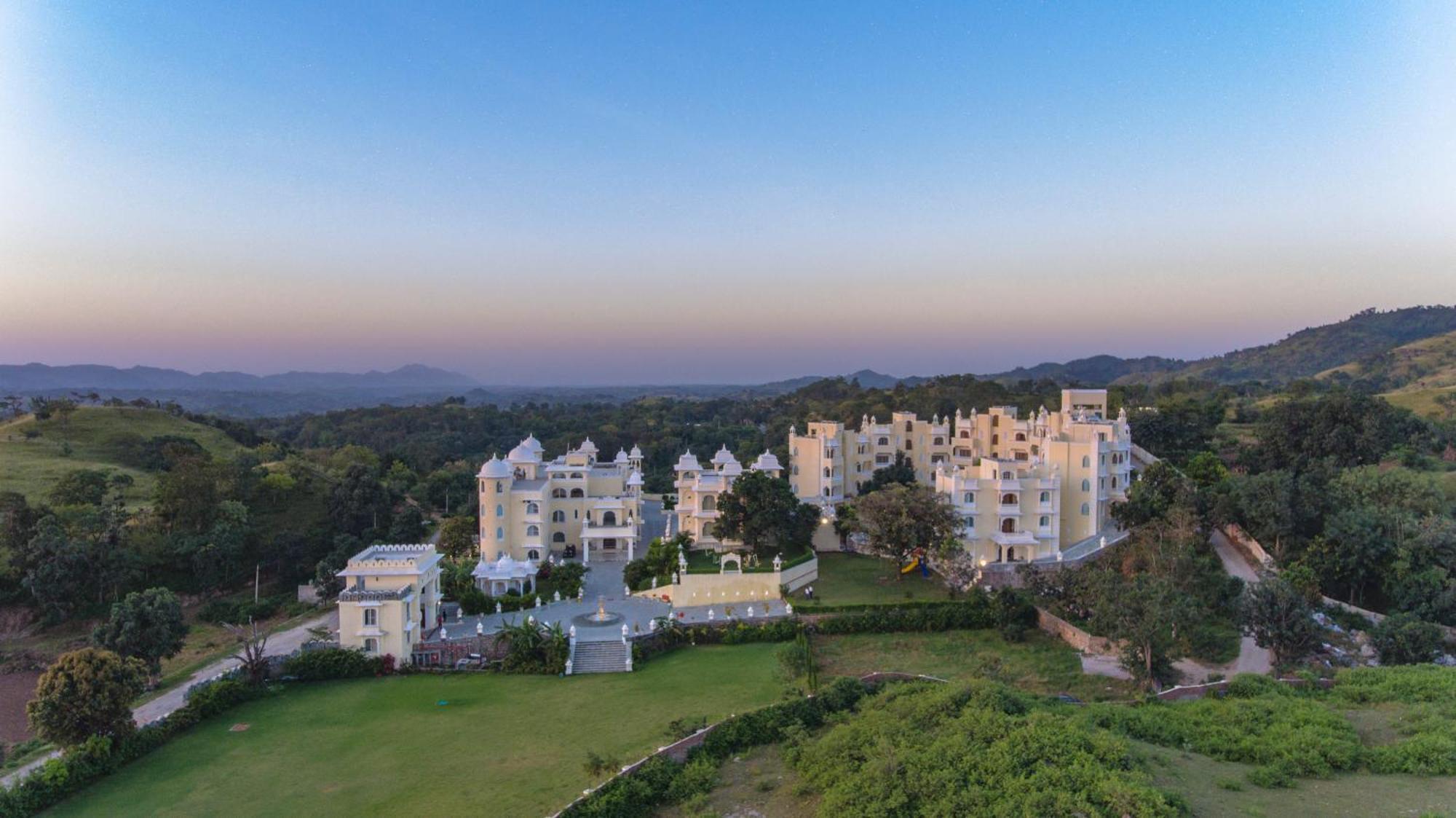 The Everest Hill Resort คัมบาลกาห์ ภายนอก รูปภาพ