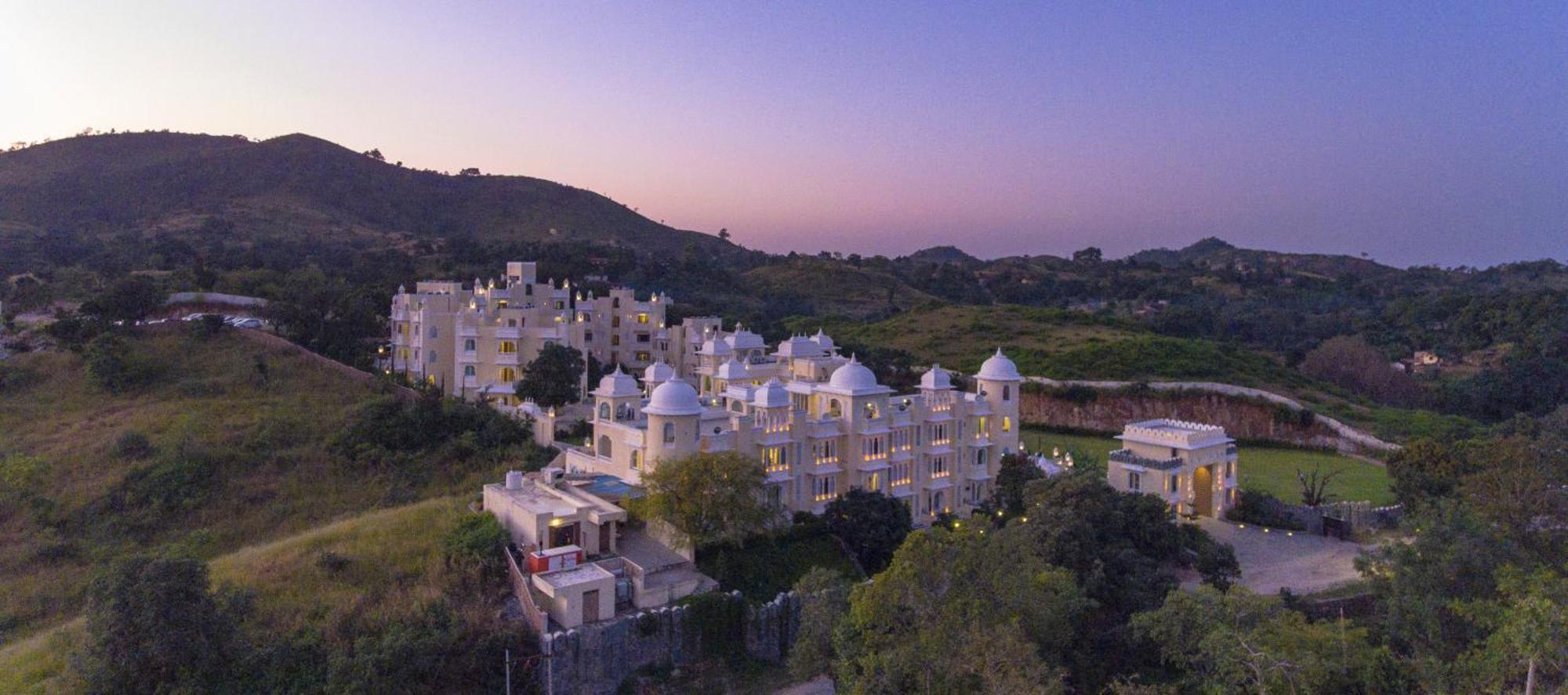 The Everest Hill Resort คัมบาลกาห์ ภายนอก รูปภาพ