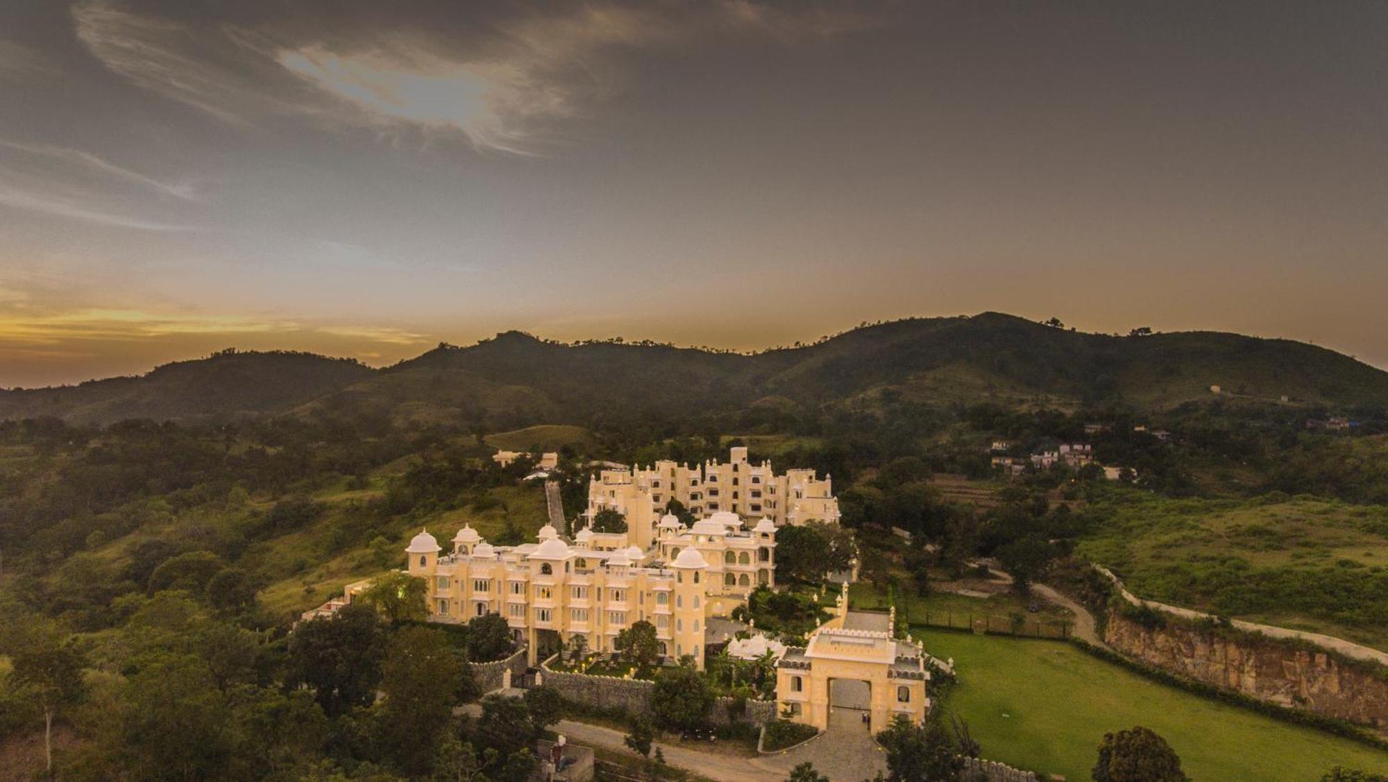 The Everest Hill Resort คัมบาลกาห์ ภายนอก รูปภาพ